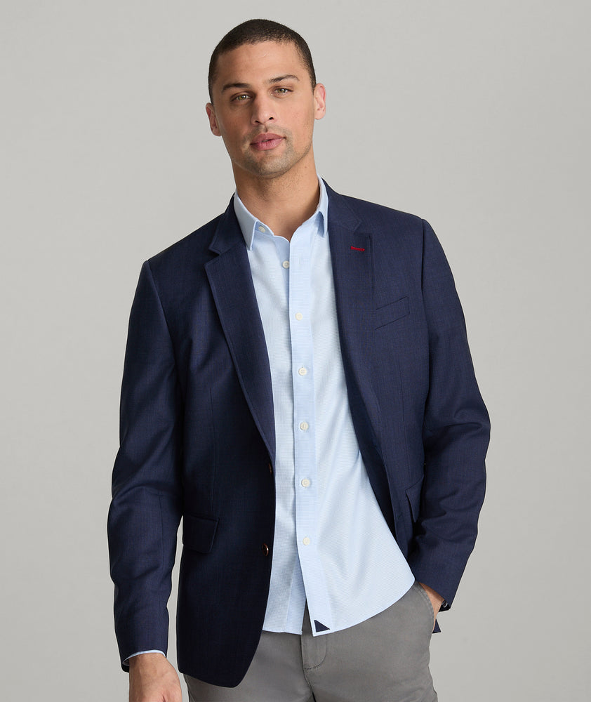 Model is wearing UNTUCKit Beasley sport coat in navy.