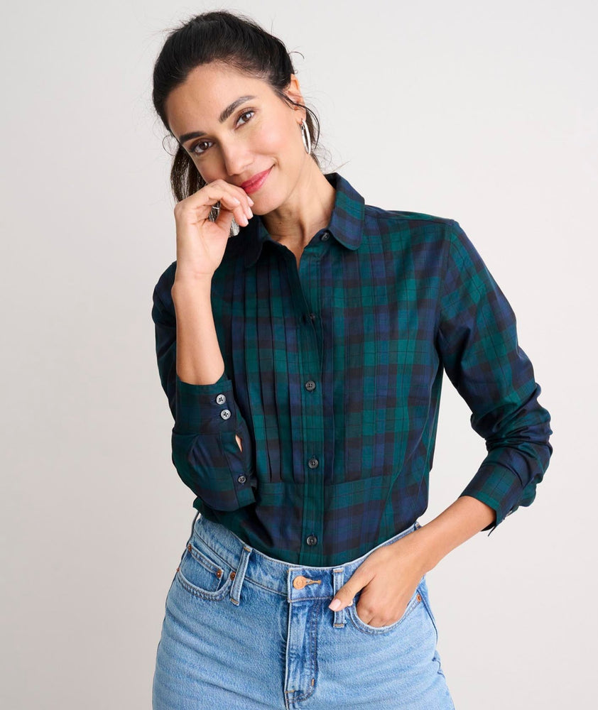 Model is wearing UNTUCKit Belinda shirt in plaid navy.