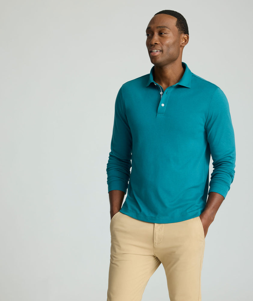 Model is wearing UNTUCKit Long Sleeve Damaschino in Dragonfly Teal.