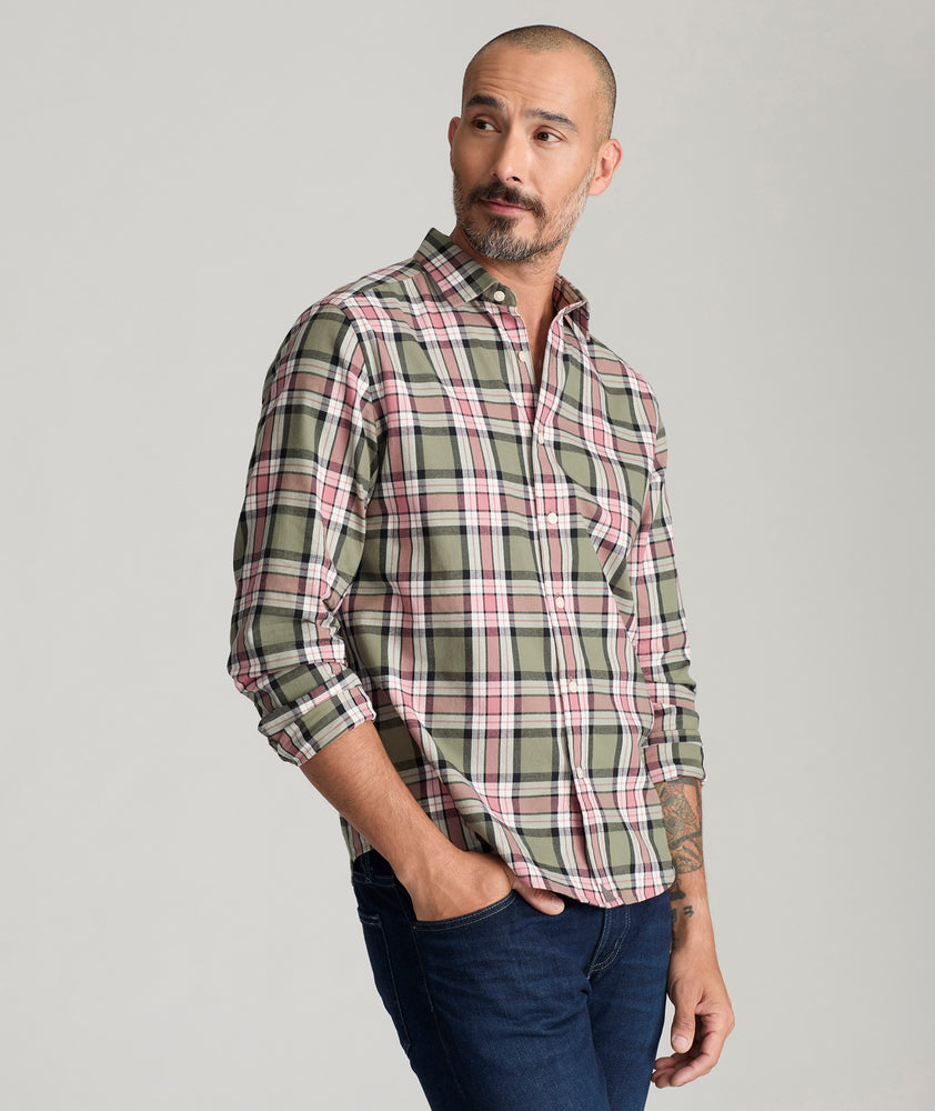 Model is wearing UNTUCKit Larson flannel in green grounded peach plaid.