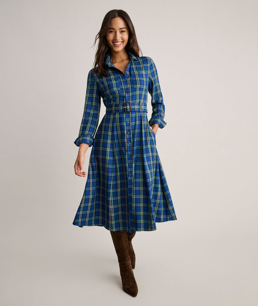 Model is wearing UNTUCKit Cotton-Blend Sienna Shirt Dress.