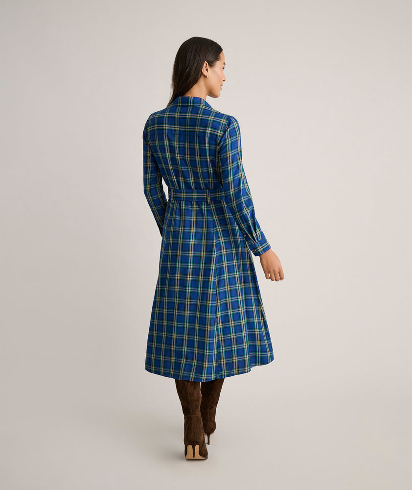 Model is wearing UNTUCKit Cotton-Blend Sienna Shirt Dress.