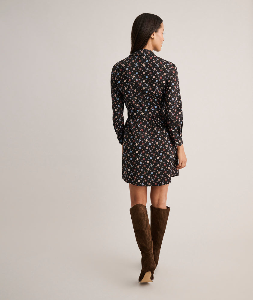 Model is wearing UNTUCKit Stretch Cotton Sydney Shirt Dress.