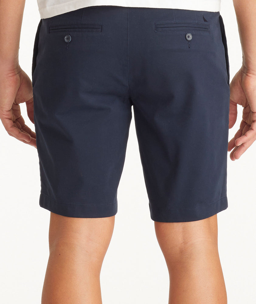 Model wearing UNTUCKit Navy 9" Chino Shorts