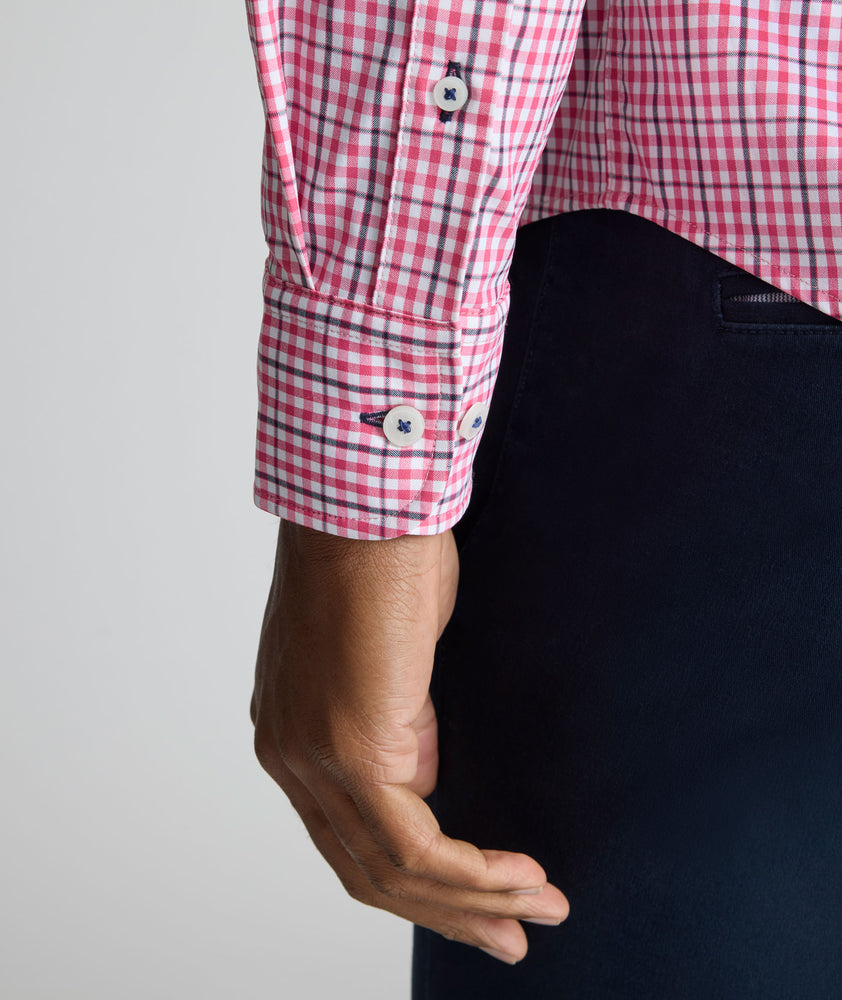 Model is wearing UNTUCKit Performance Almeida Shirt. 