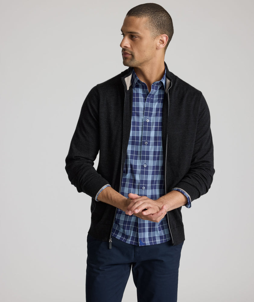 Model is wearing UNTUCkit Alston Full-Zip in Dark Gray.