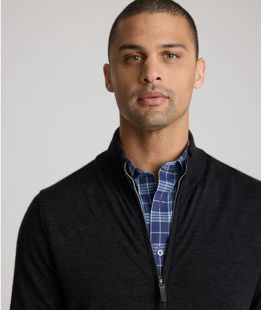 Model is wearing UNTUCkit Alston Full-Zip in Dark Gray.