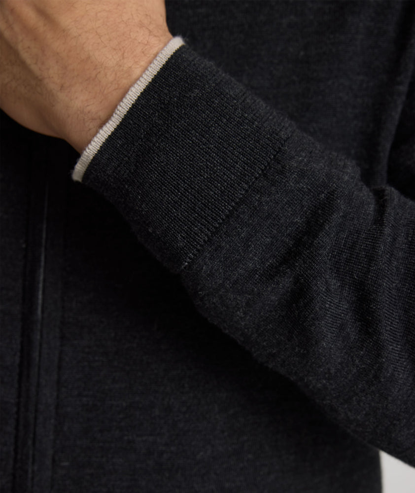 Model is wearing UNTUCkit Alston Full-Zip in Dark Gray.