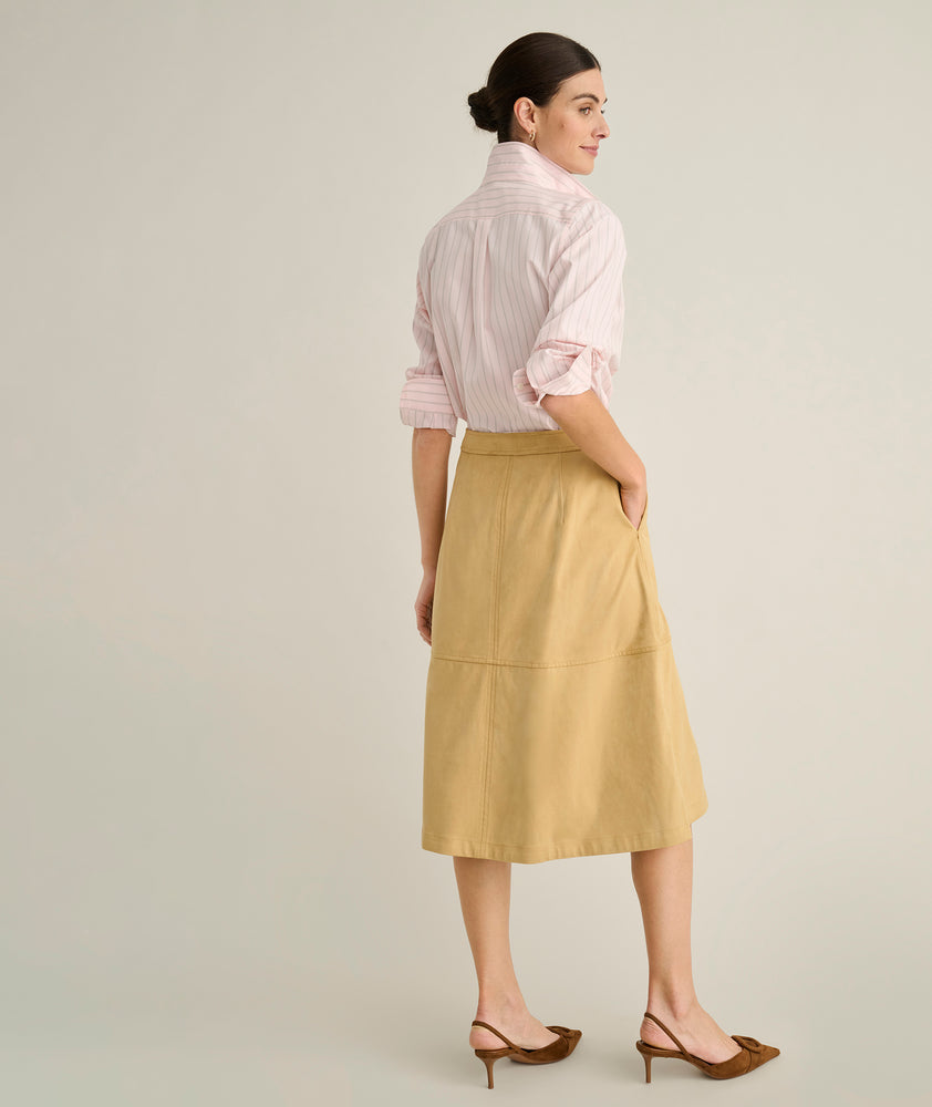 Model is wearing UNTUCKit Amalia womens skirt. 