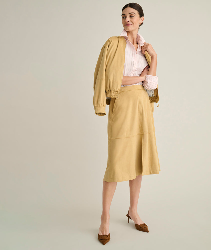 Model is wearing UNTUCKit Amalia womens skirt. 