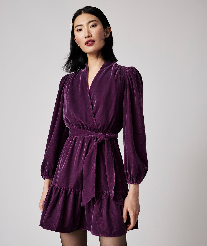Model is wearing UNTUCKit Amy dress in solid purple.
