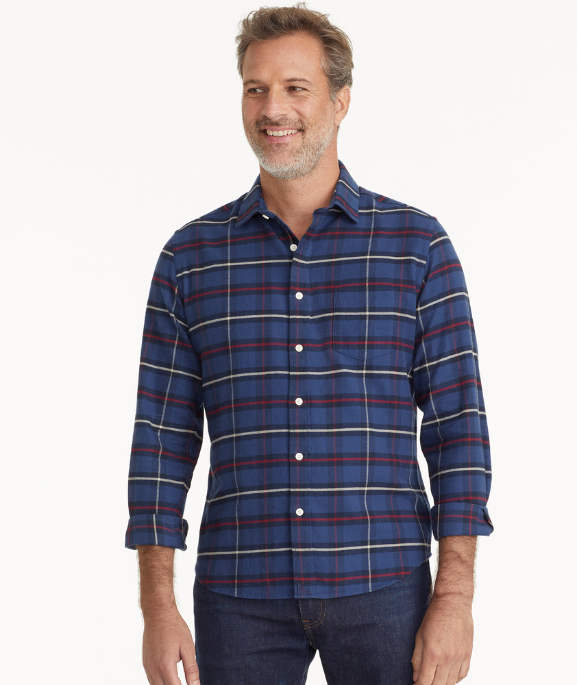 Model is wearing UNTUCKit Flannel Andes Shirt.