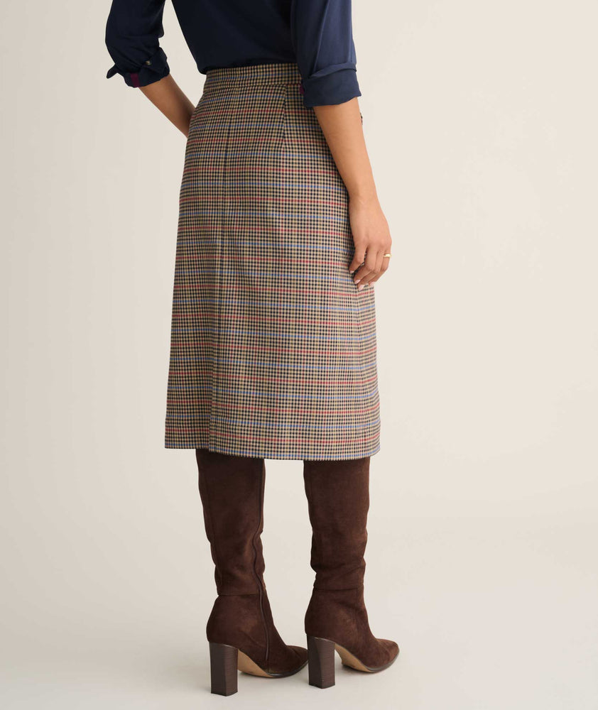 Model is wearing UNTUCKit Cotton Blend Midi Anya Skirt. 