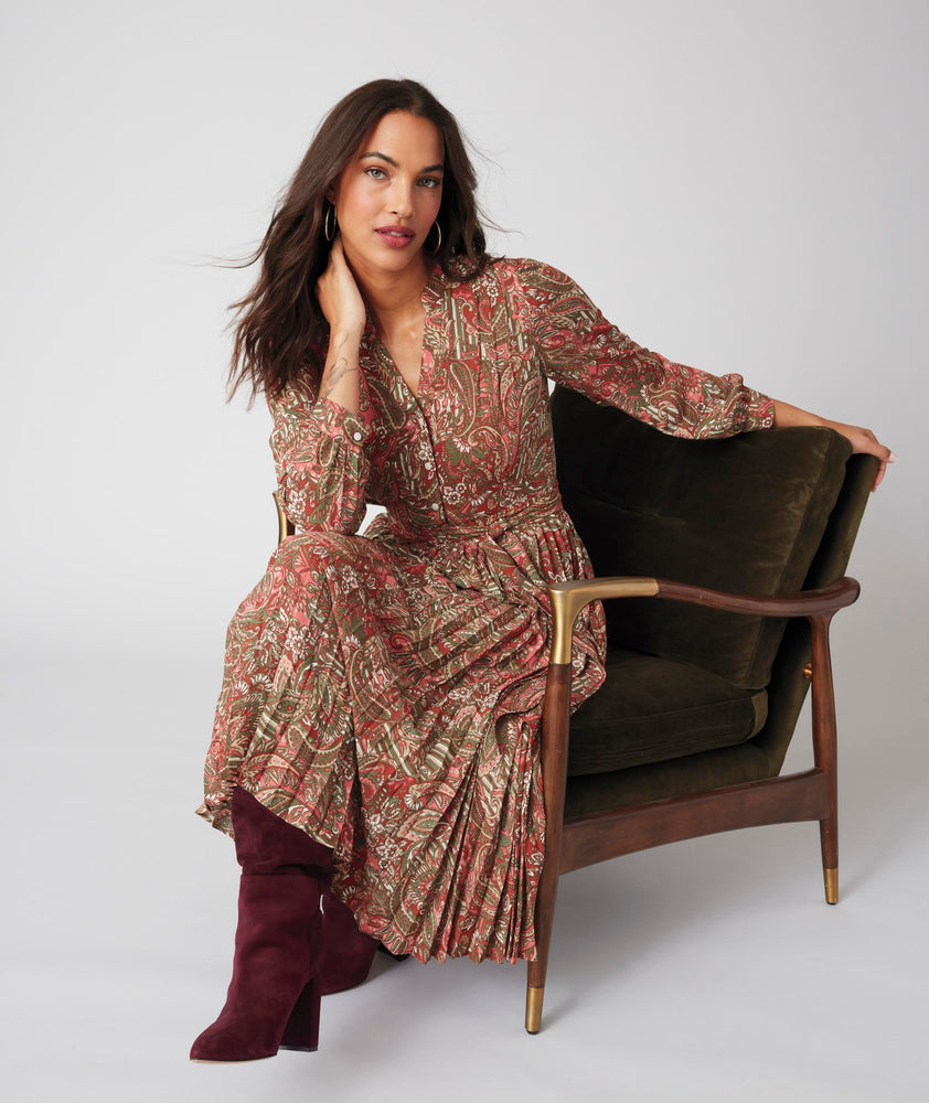 Model is wearing UNTUCKit Arabella printed dress.