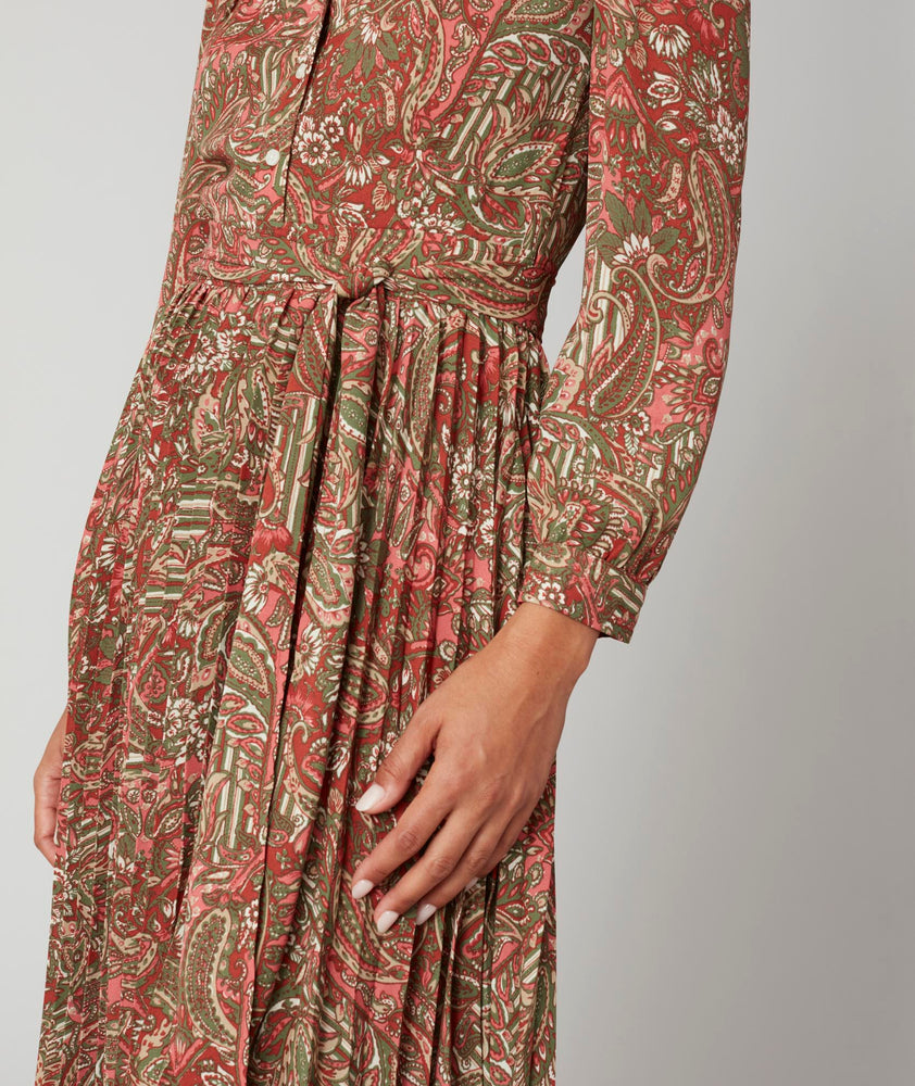 Model is wearing UNTUCKit Arabella printed dress.
