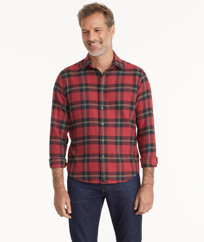 Model is wearing UNTUCKit Flannel Ardenga Shirt.