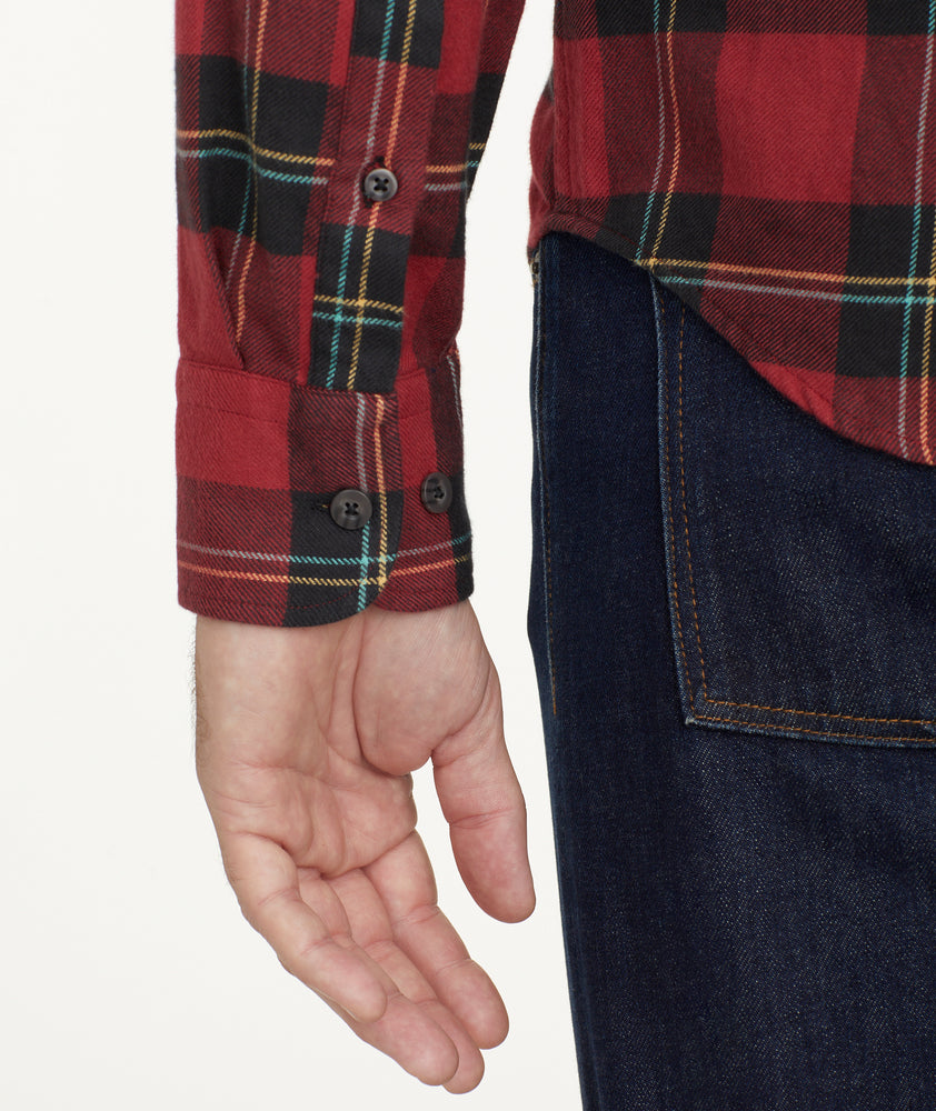 Model is wearing UNTUCKit Flannel Ardenga Shirt.