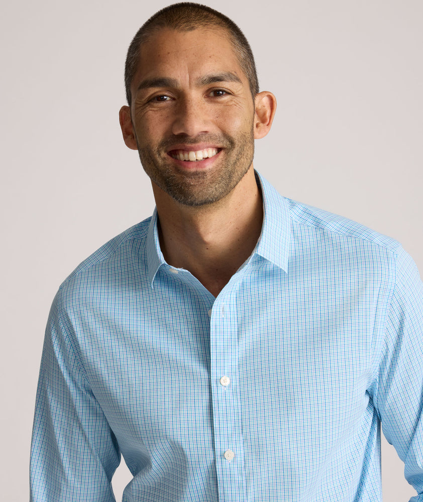 Model is wearing UNTUCKit Ashbourne cottentek shirt in checkered blue. 