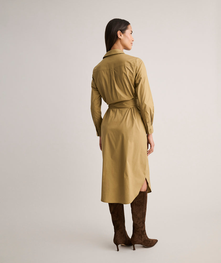 Model is  wearing UNTUCKit Bailey dress.