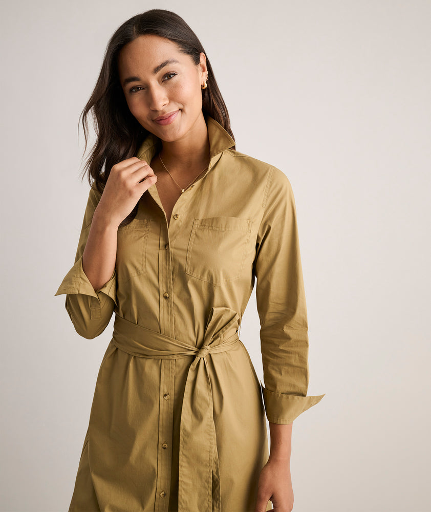 Model is  wearing UNTUCKit Bailey dress.