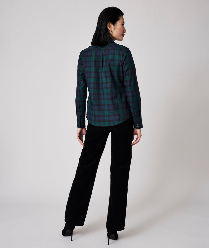 Model is wearing UNTUCKit Belinda shirt in plaid navy.