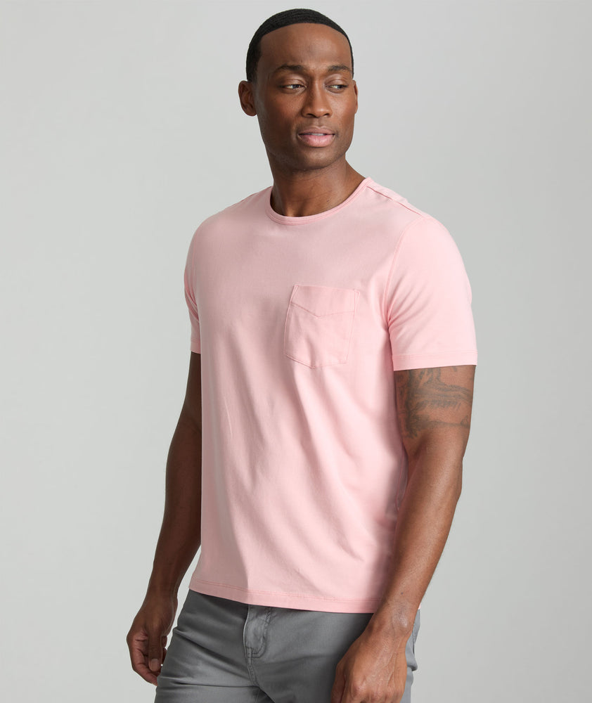 Model is wearing UNTUCKit berry pocket tee in quartz pink.