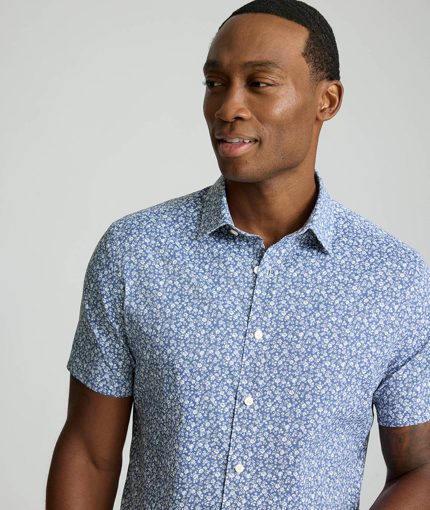 Model is wearing UNTUCKit Performance Short-Sleeve Bradshaw Shirt. 