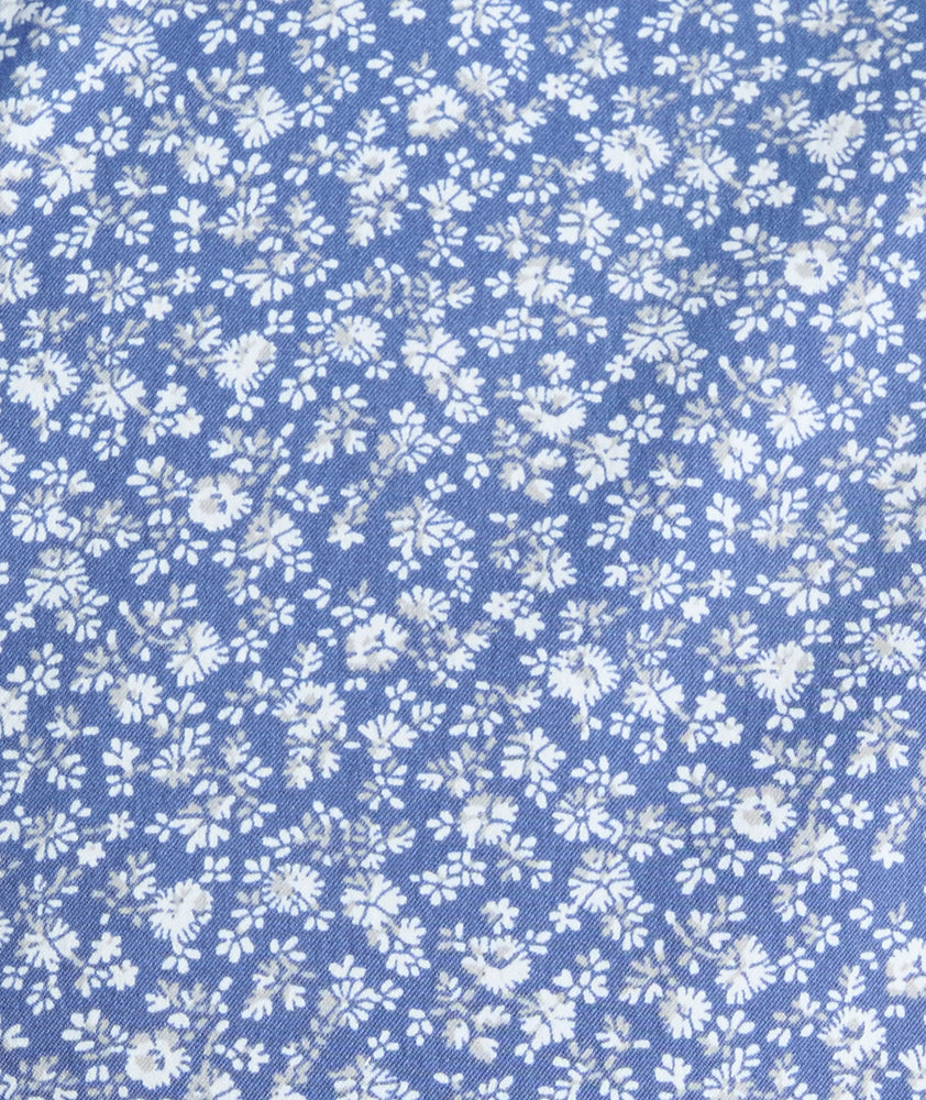 Model is wearing UNTUCKit Performance Short-Sleeve Bradshaw Shirt. 