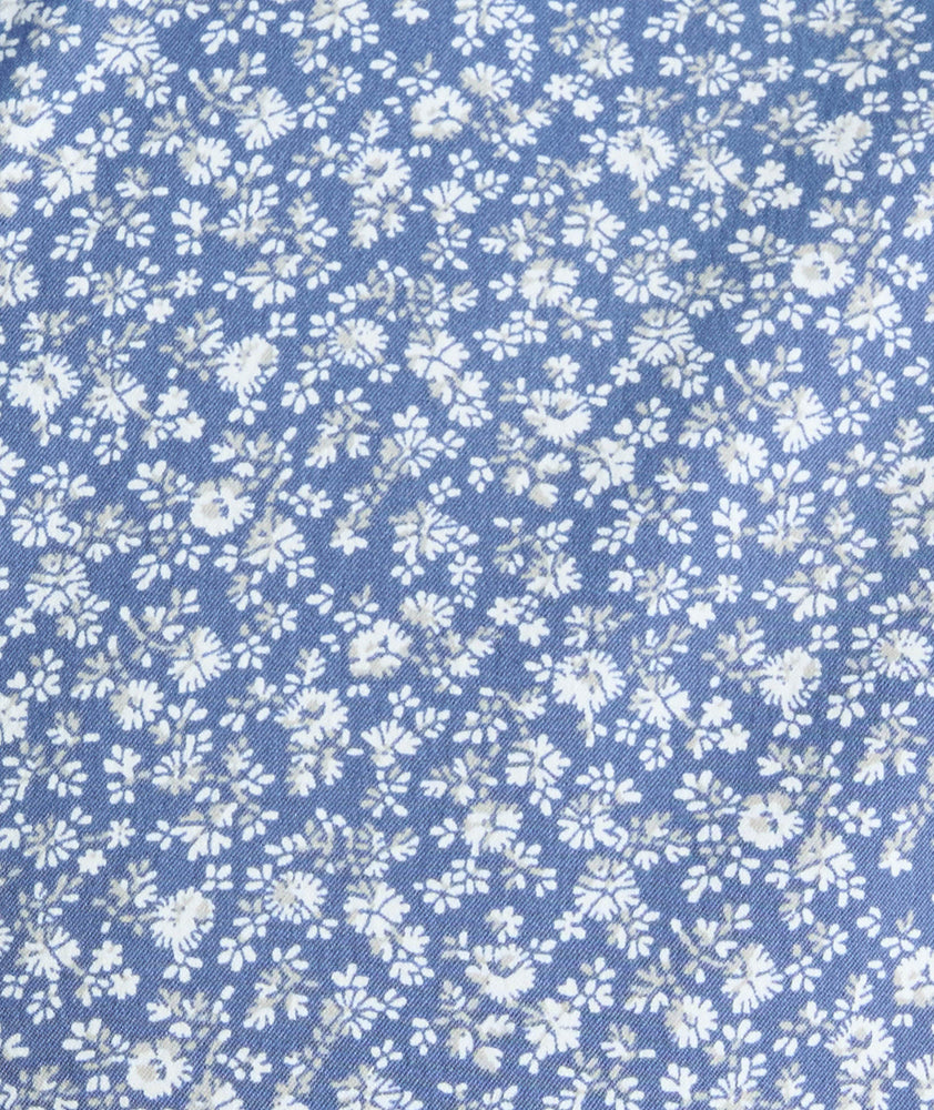 Model is wearing UNTUCKit Performance Short-Sleeve Bradshaw Shirt. 