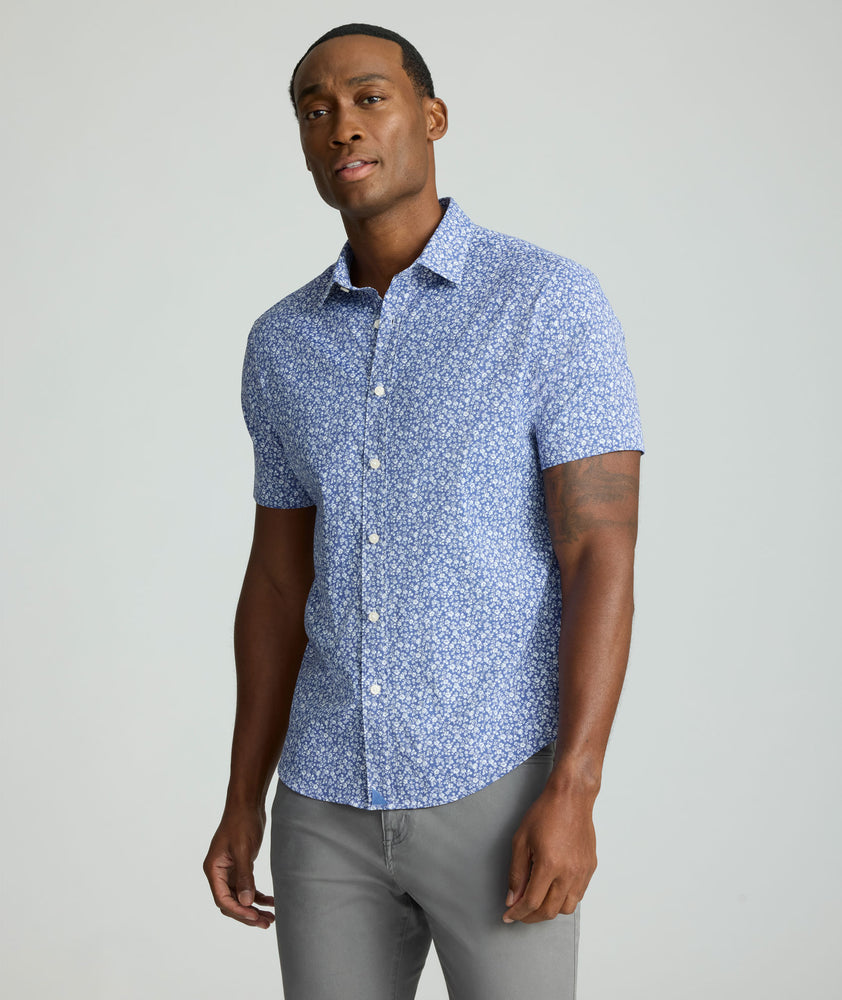 Model is wearing UNTUCKit Performance Short-Sleeve Bradshaw Shirt. 