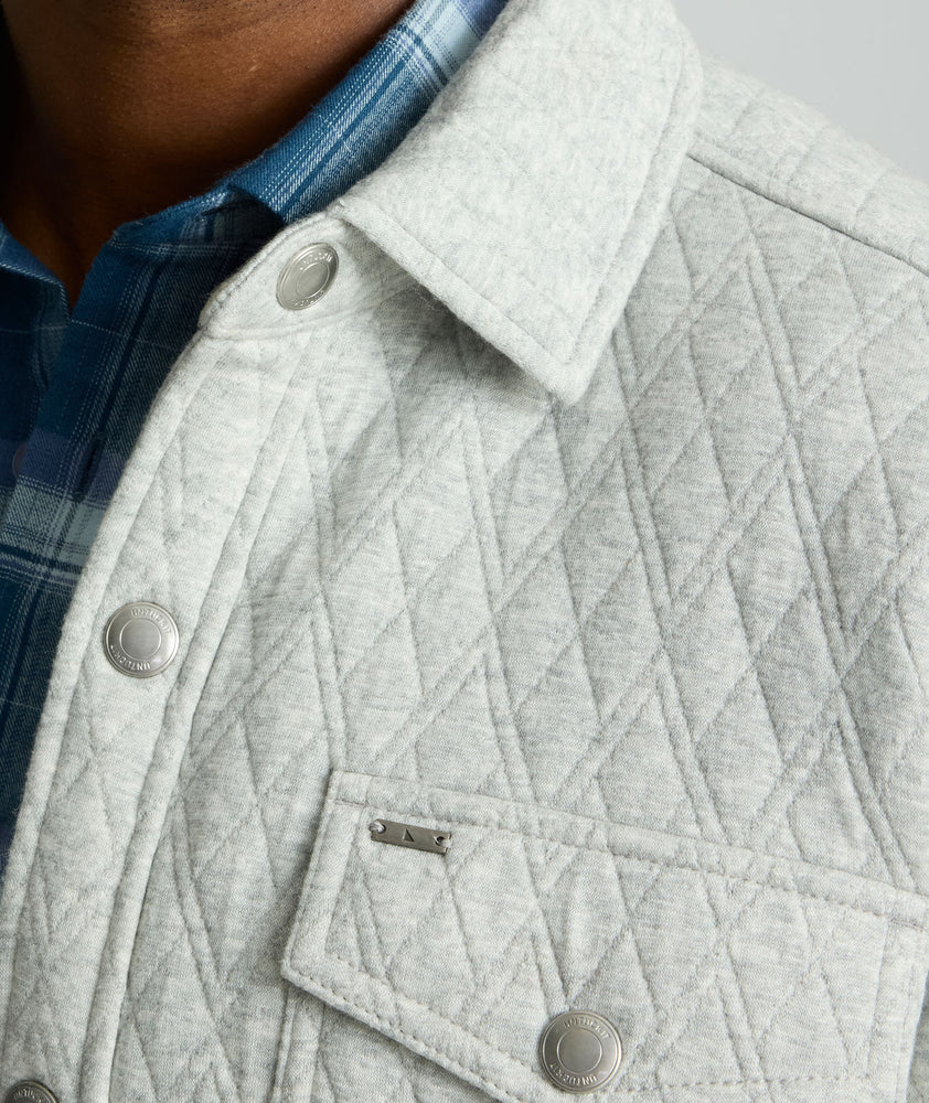 Model is wearing UNTUCKit BRAUNFIELD in GREY.