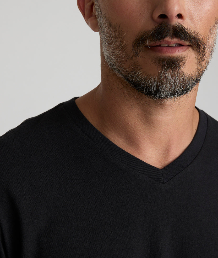 Ultrasoft V-Neck Tee Black | UNTUCKit