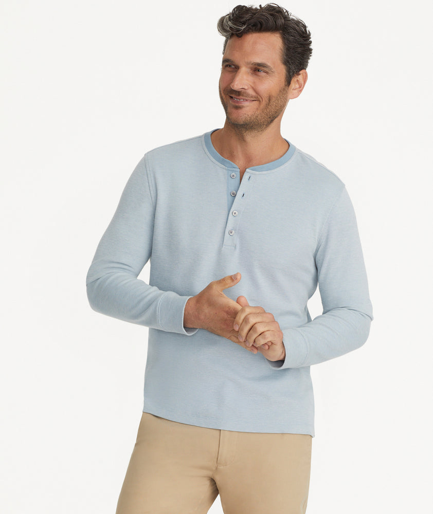 Model is wearing UNTUCKit Cascudo long sleeve Pique in Faded Denim.