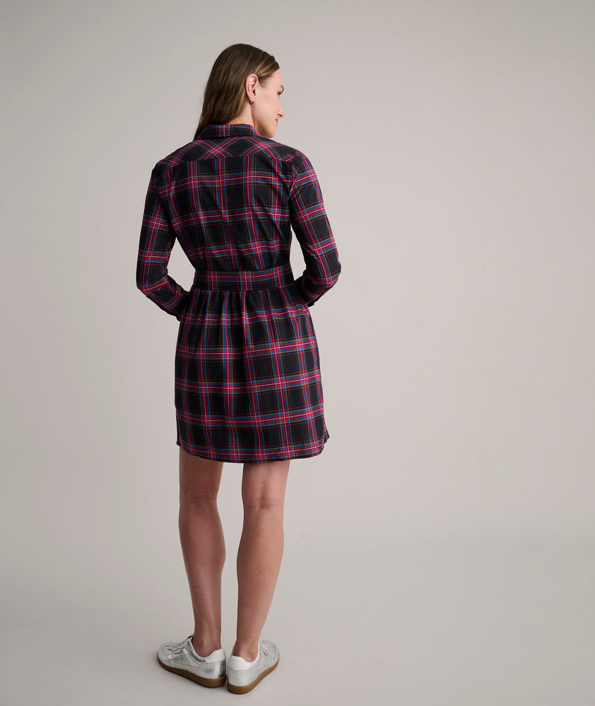 Model is wearing UNTUCKit Cassie dress in purple plaid. 