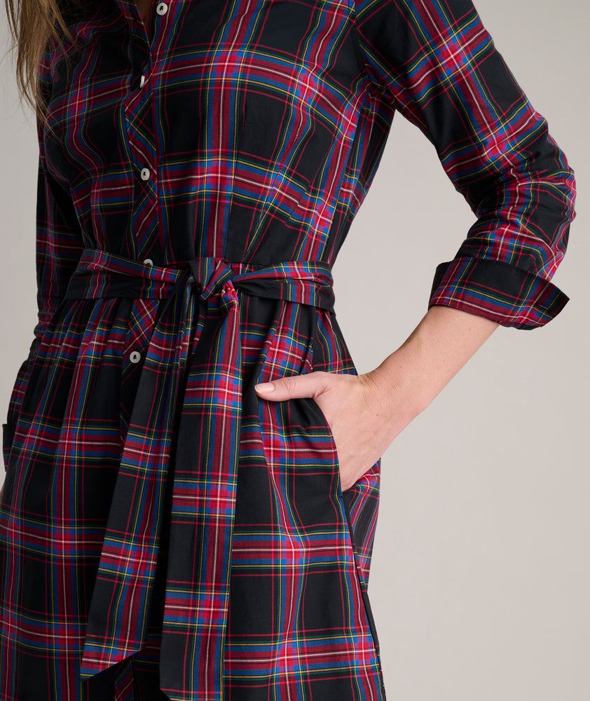 Model is wearing UNTUCKit Cassie dress in purple plaid. 