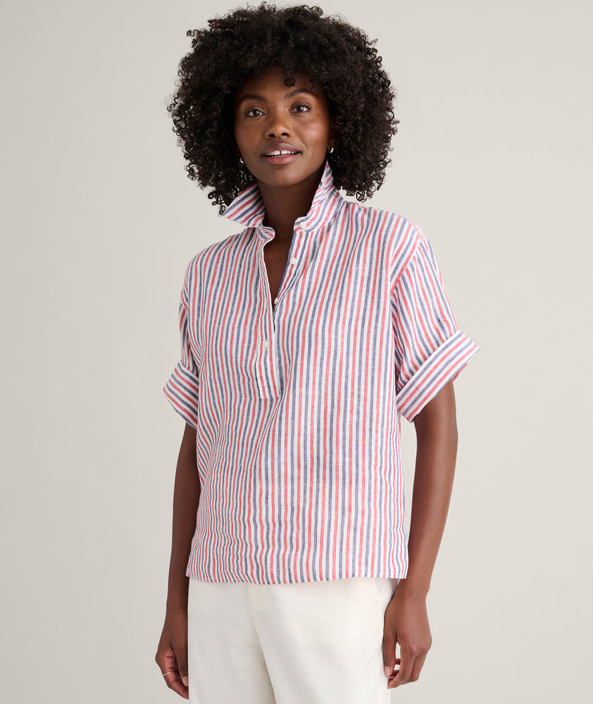 Model is wearing UNTUCKit Linen Chrissy Shirt. 