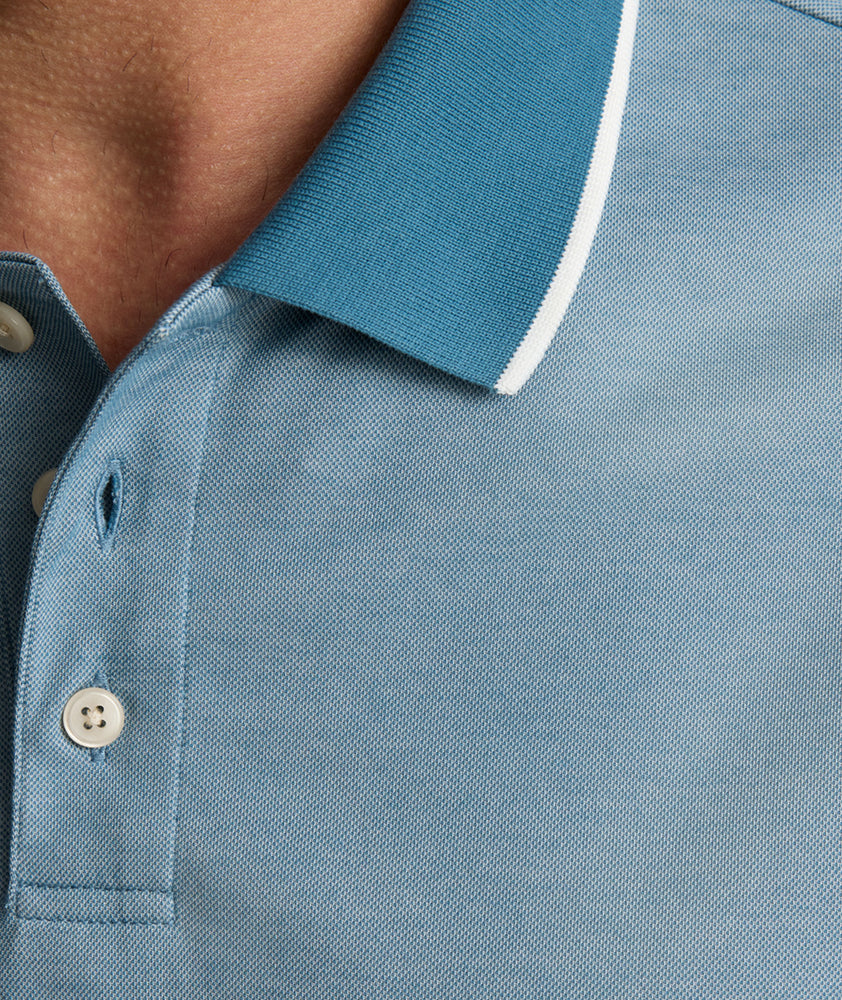 Model is wearing UNTUCKit LS Day Performance Polo in Real Teal.