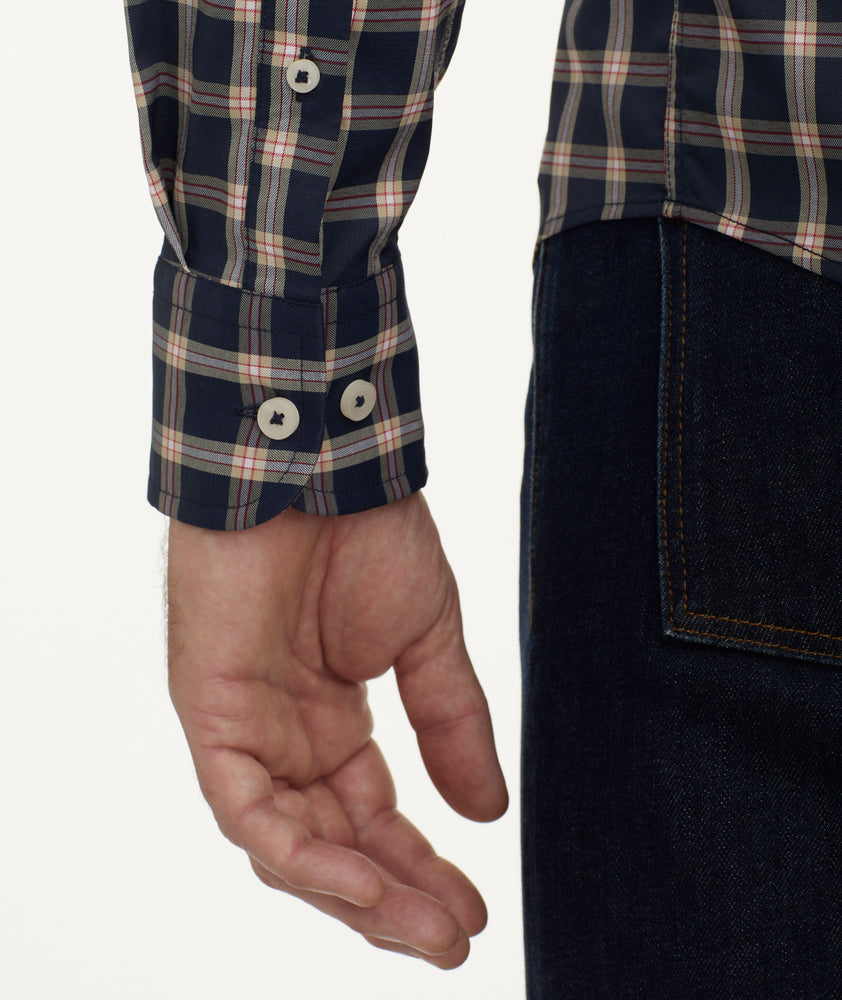 Model is wearing UNTUCKit Wrinkle-Free Performance Dorin Shirt.