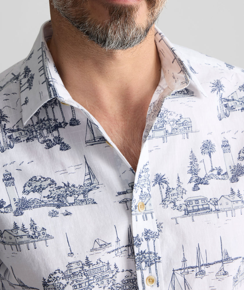 Model is wearing UNTUCKit Vintage Wash Short-Sleeve Dunaway Shirt.