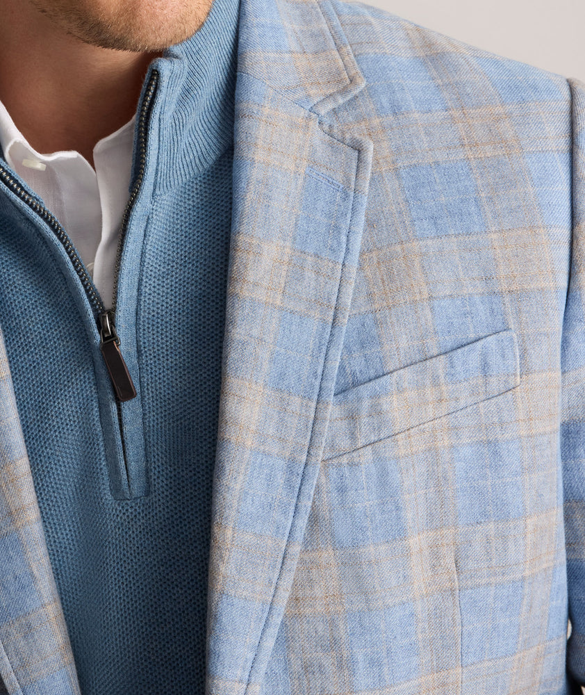 Model is wearing UNTUCKit Linen Elms Sport Coat. 