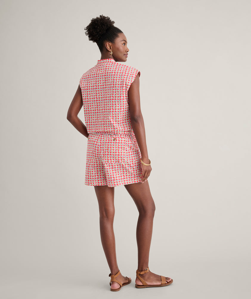 Model is wearing UNTUCKit Cotton Poplin Drawstring Elsa Shirt in Red Mini Floral print. 