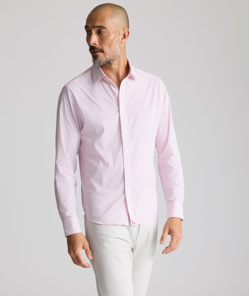 Model is wearing UNTUCKit Performance Fairfax Shirt in pink. 
