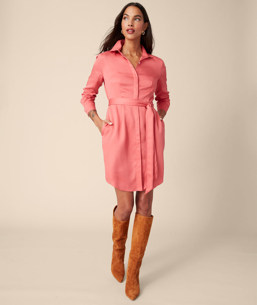 Model is wearing UNTUCKit Felicity dress in pink.