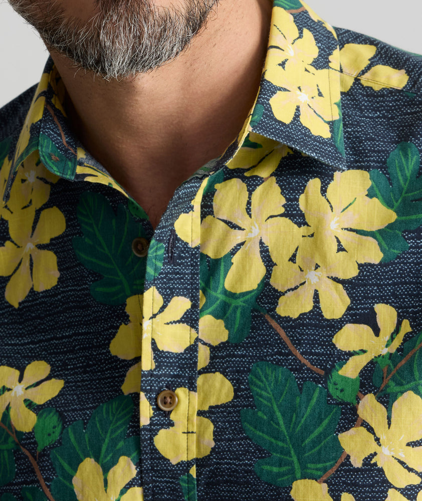 Model is wearing UNTUCKit Vintage Wash Short-Sleeve Finchley Shirt. 