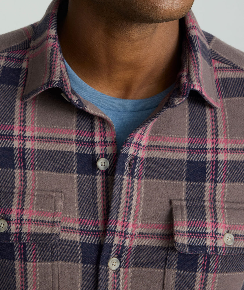 Model is wearing UNTUCKit Sweater Flannel in Alloy.