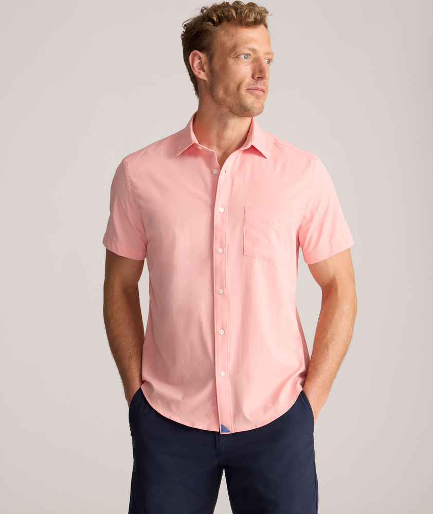 Model is wearing UNTUCKit Performance Gironde Shirt in pink.