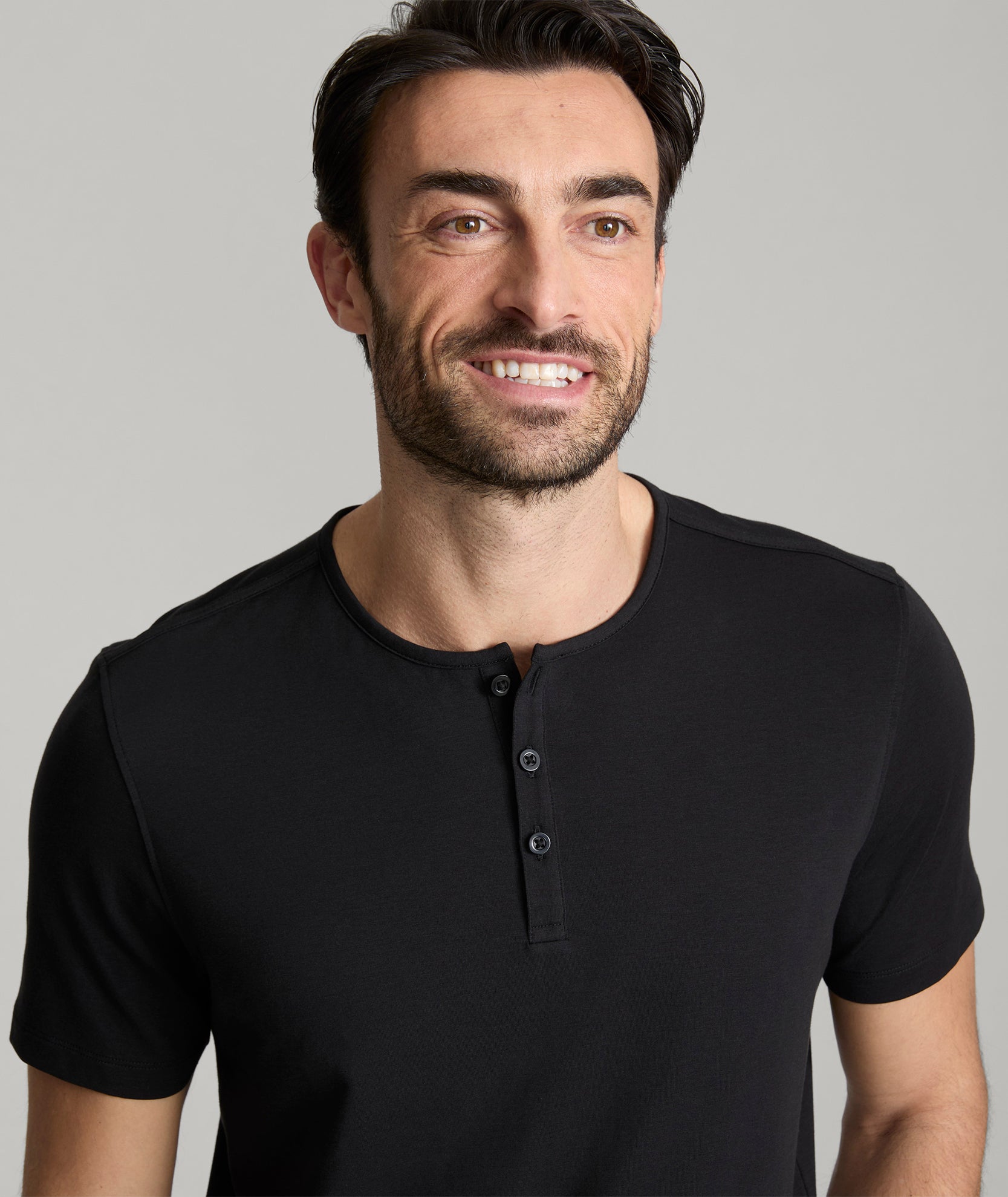 EcoSoft™ Short-Sleeve Henley Black | UNTUCKit