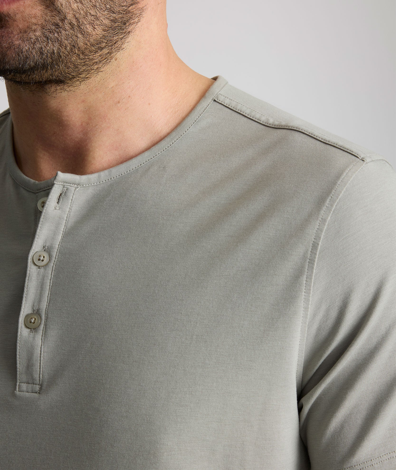 EcoSoft™ Short-Sleeve Henley Military Green | UNTUCKit