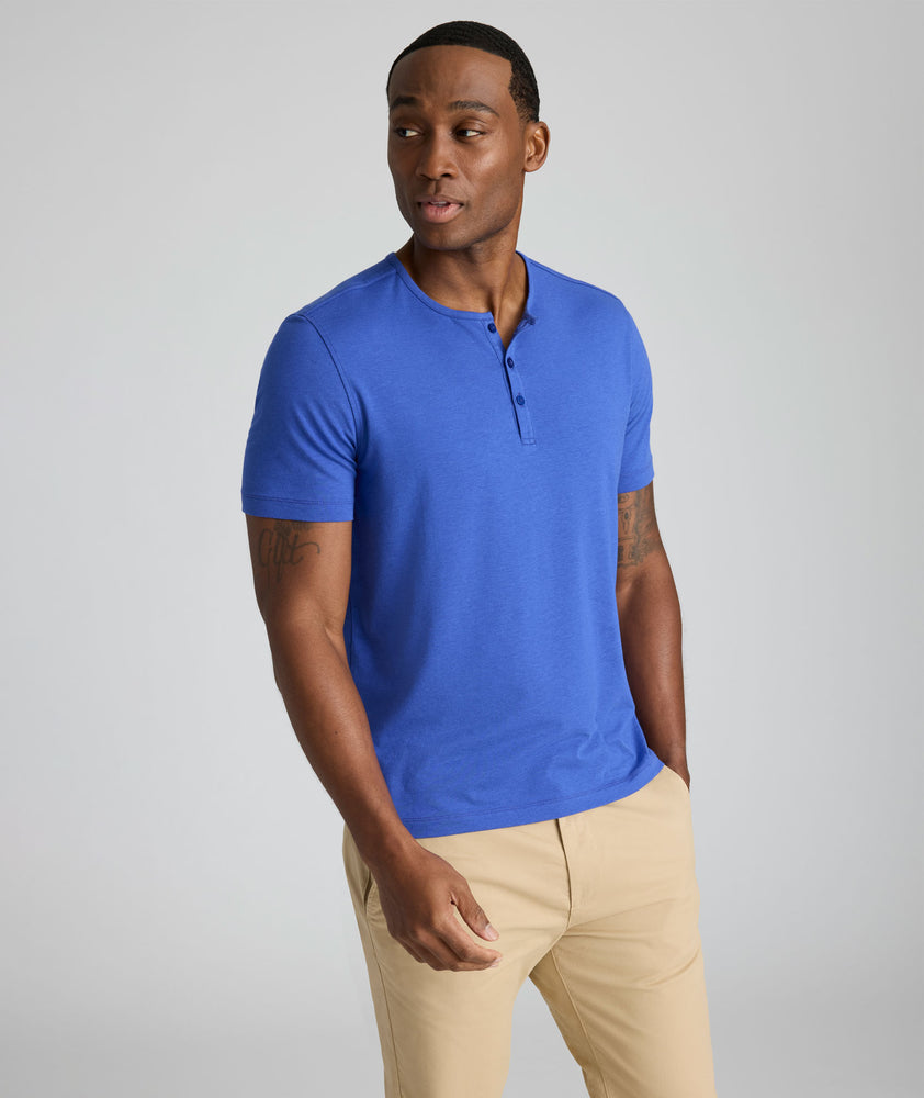 Model is wearing UNTUCKit Glera henley in deep ultramarine. 