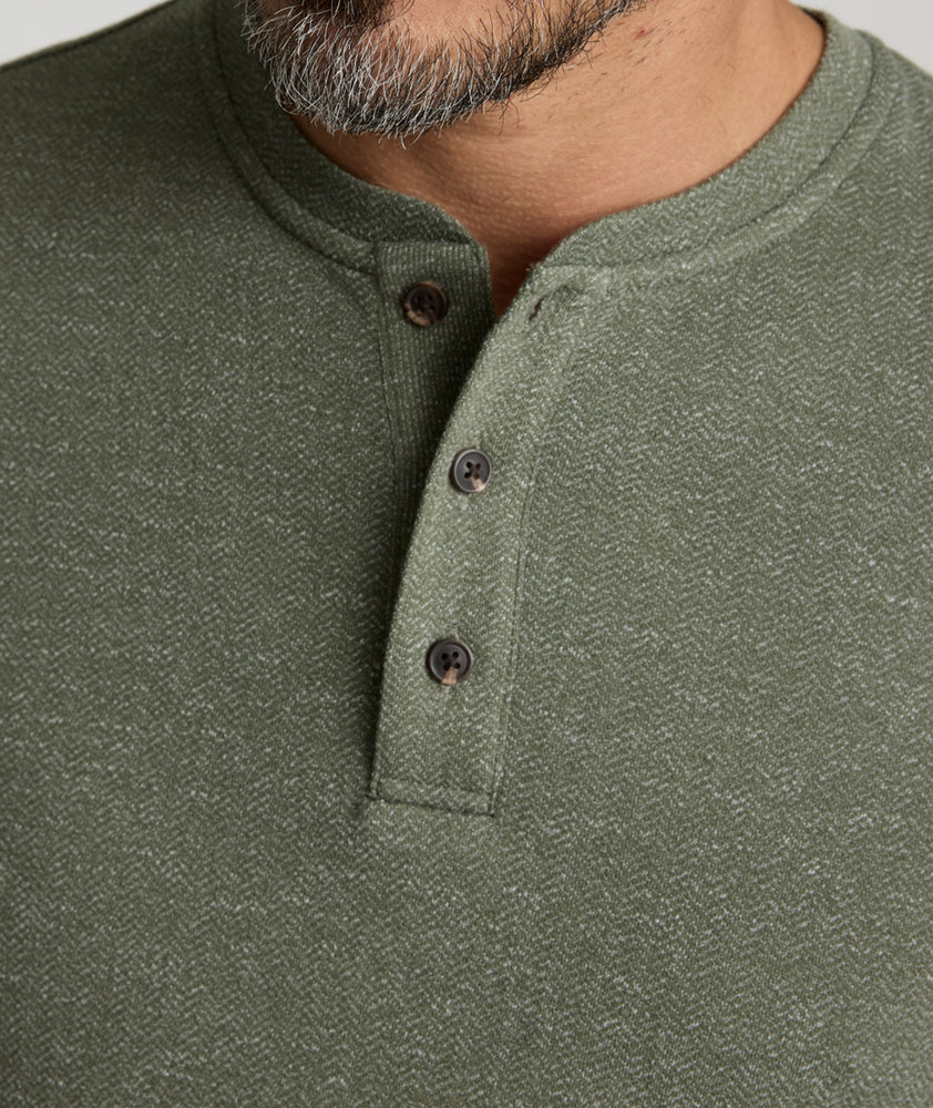 Model is wearing UNTUCKit Harrow Herringbone Henley in Beetle.